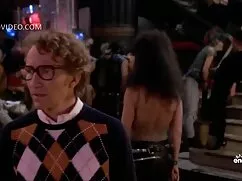 La mujer se tomó de  ...