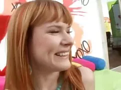Linda chica con el m ...